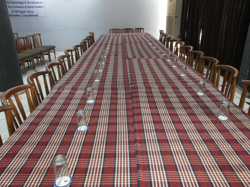 Hotel Saurab Dehradun Eksteriør billede