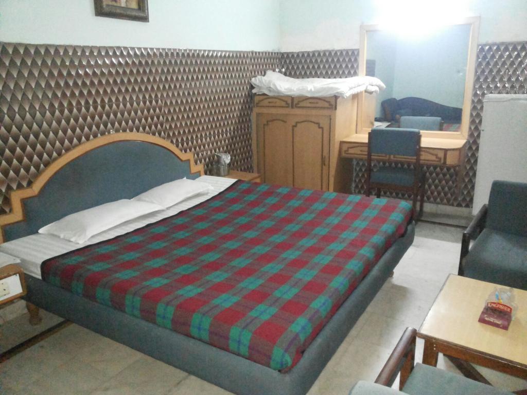 Hotel Saurab Dehradun Eksteriør billede