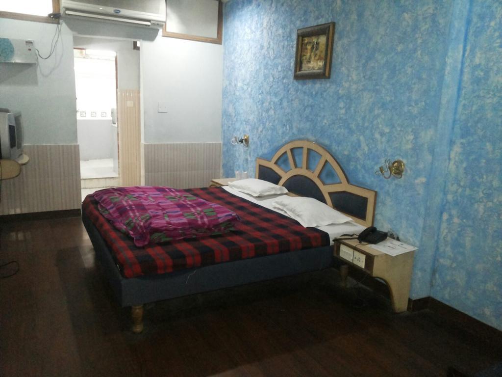Hotel Saurab Dehradun Eksteriør billede