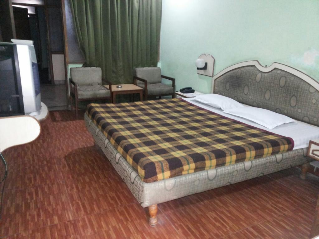Hotel Saurab Dehradun Eksteriør billede