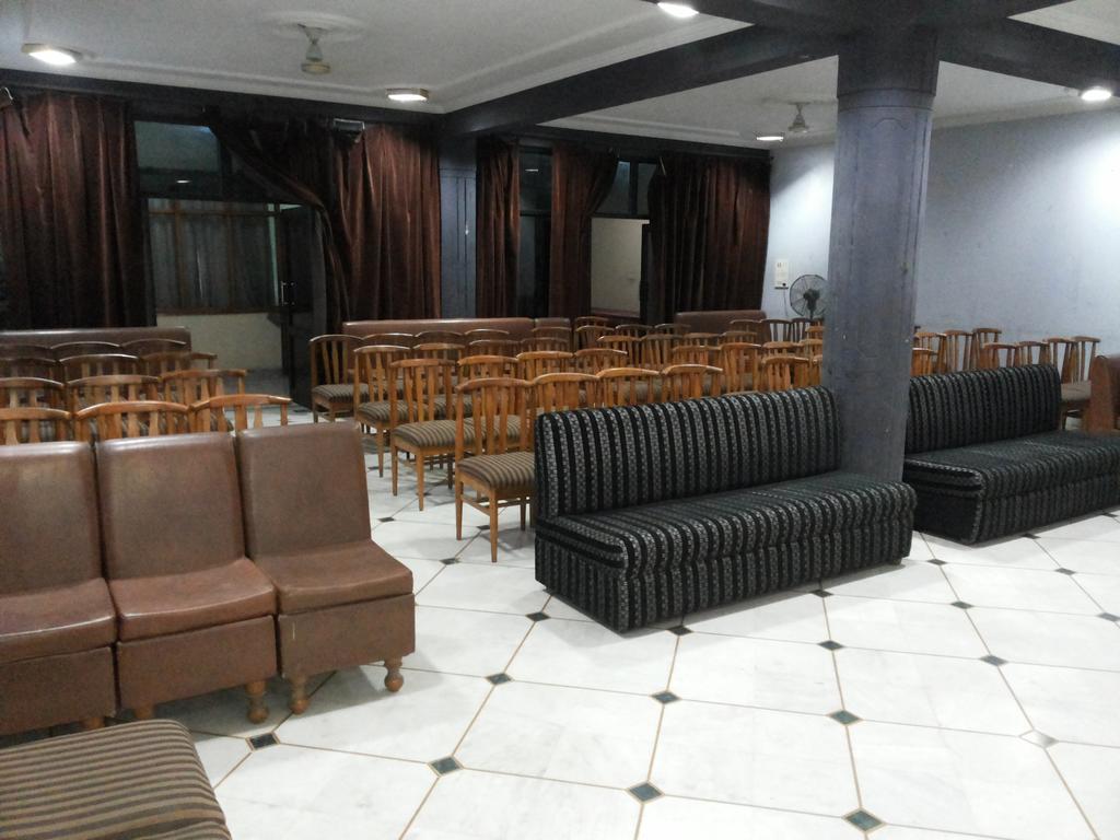 Hotel Saurab Dehradun Eksteriør billede