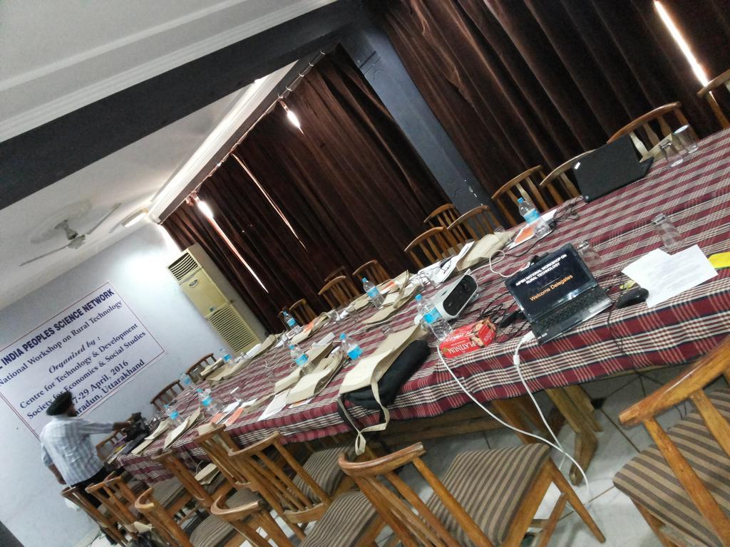 Hotel Saurab Dehradun Eksteriør billede